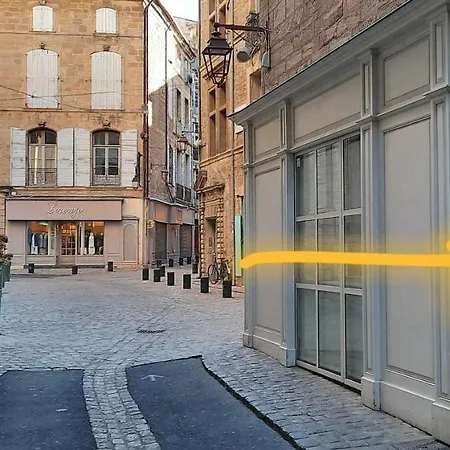 Le Saint Jean, Proche Collegiale