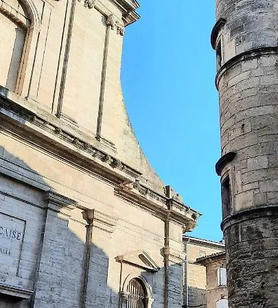 Le Saint Jean, Proche Collegiale